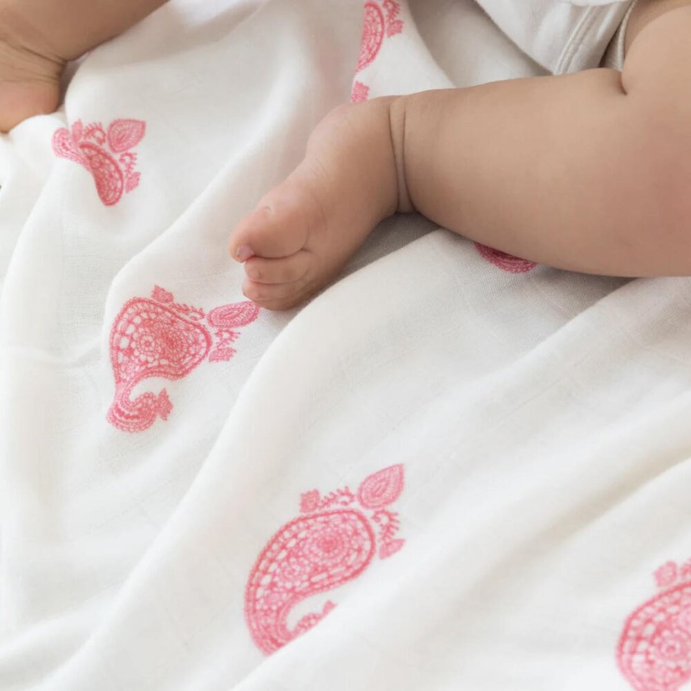 Swaddle - Medium 57x57 The Pink Paisley