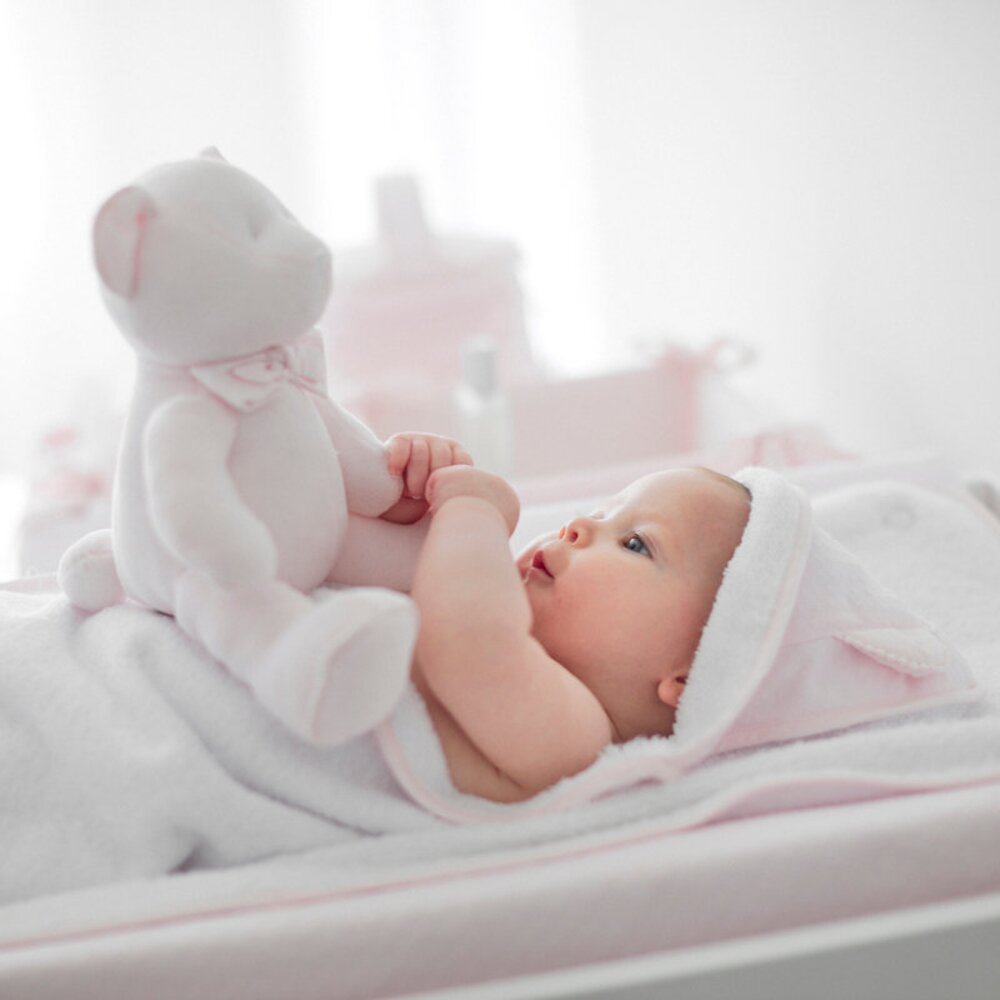 Verzorgingspakket Pretty Pink - Badcape met washandje Arne
 + Opbergmand Dion