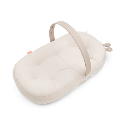 Cozy lounger met acitviteitenboog Raffi