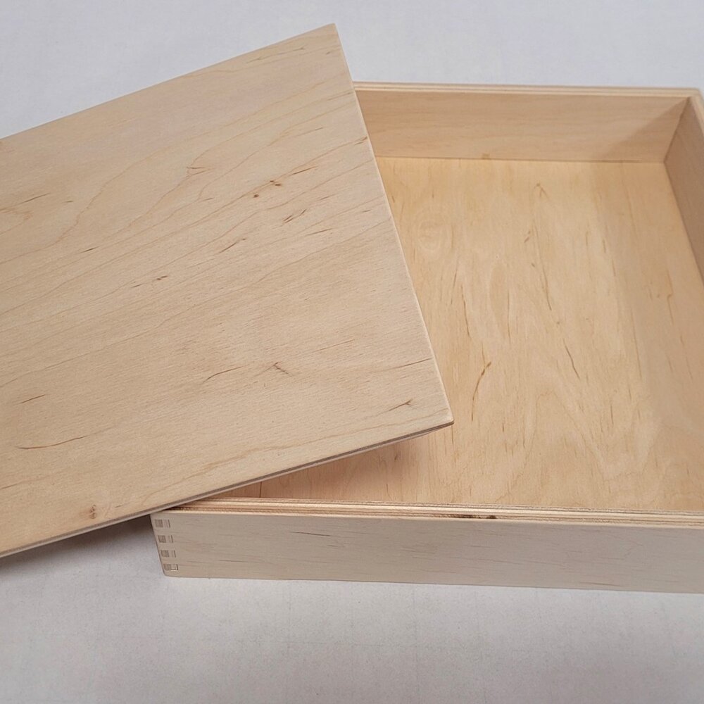 Houten speelbak met deksel (25x25x5 cm)