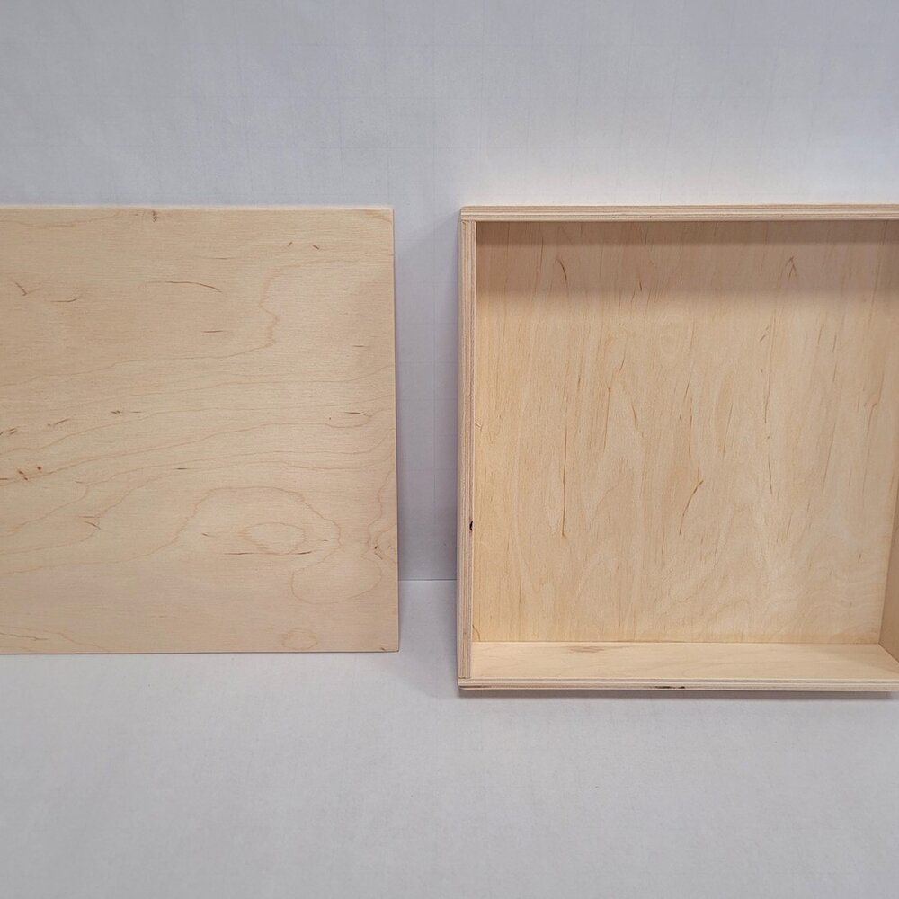 Houten speelbak met deksel (25x25x5 cm)