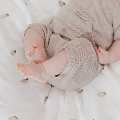 Babypakje zonder voetjes gebreid met zakje Cammello