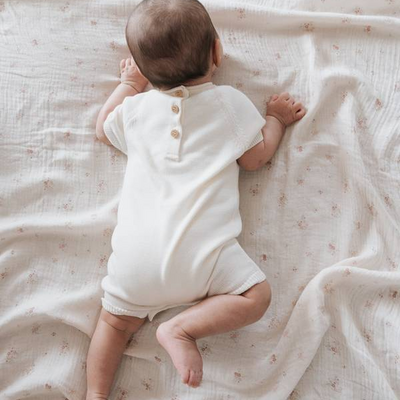 Babypakje zonder voetjes gestreept gebreid Bianco