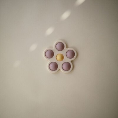 Drukspeeltje Bloem Soft Lilac/Daffodil/Ivory  