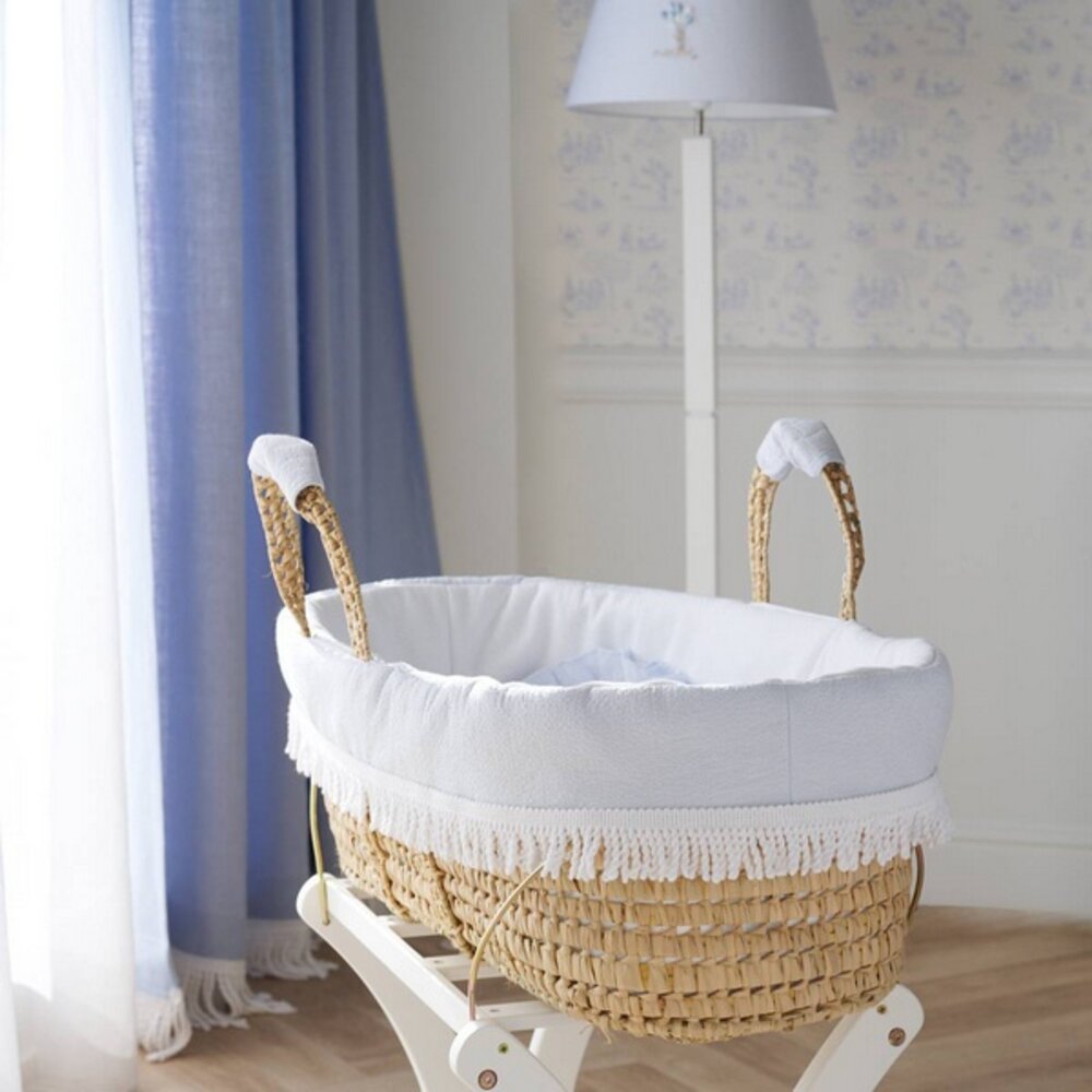 Rieten reiswieg + Aankleding blauw / gewafeld wit Blue garden party
