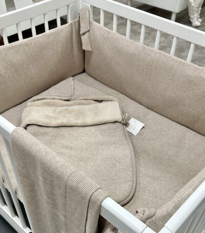Parklegger Cosy Collectie voorkant loange beige-achterkant teddy, beide zijden te gebruiken 95x75cm Beige