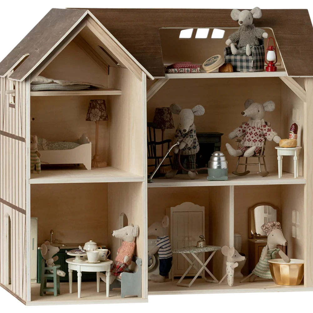 Farmhouse mouse hole