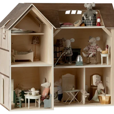 Farmhouse mouse hole