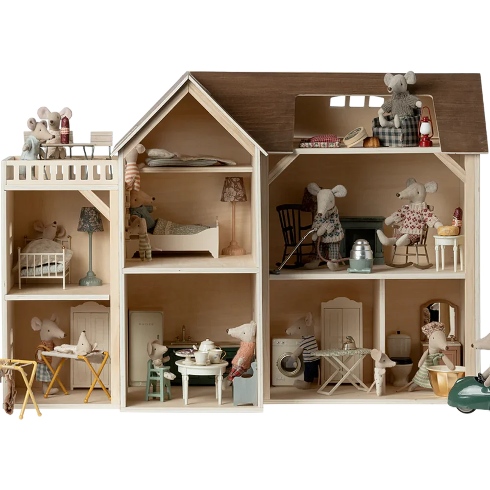 Farmhouse mouse hole
