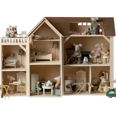 Farmhouse mouse hole