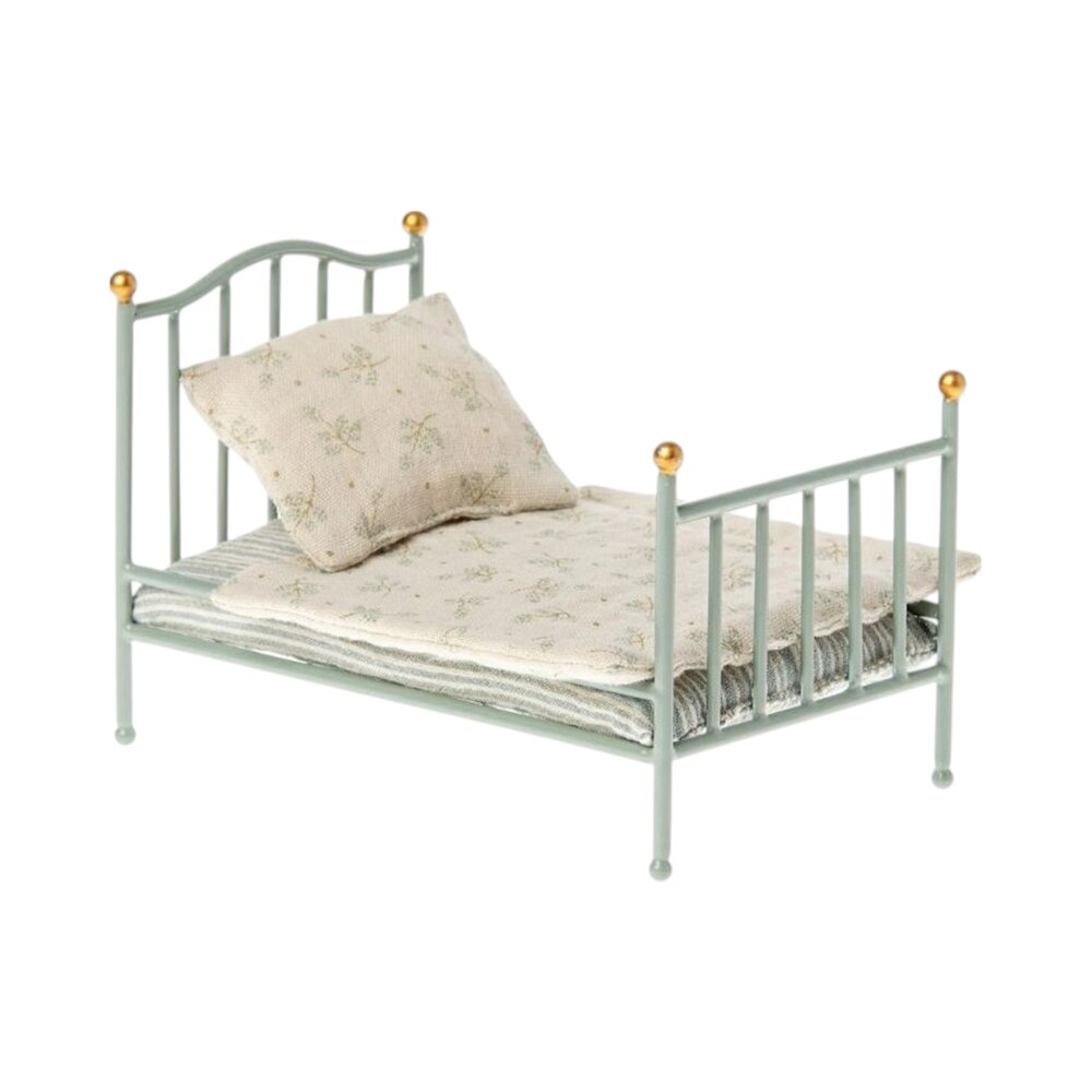 Vintage bed - Mouse