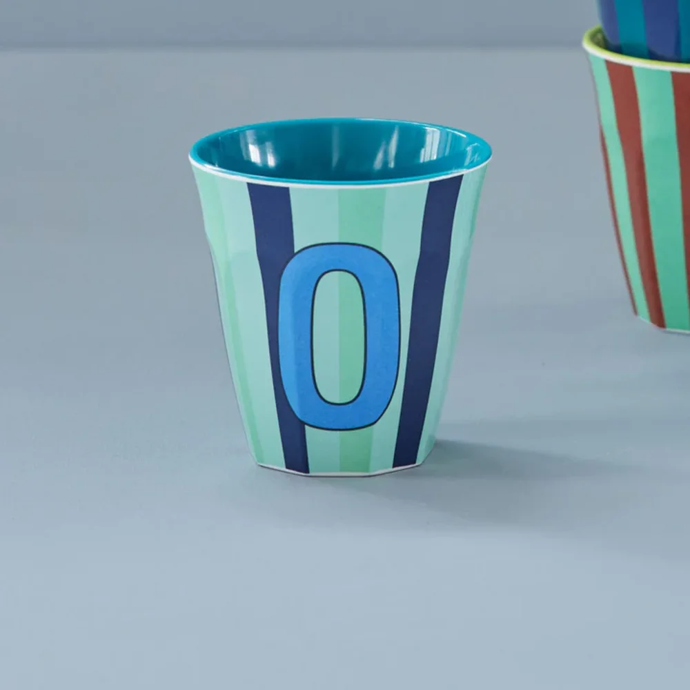Melamine Letter beker O - Stripes - Medium - 250 m Bluish