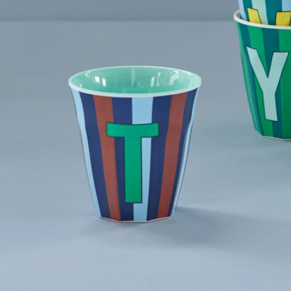 Melamine Letter beker T - Stripes - Medium - 250 m Bluish