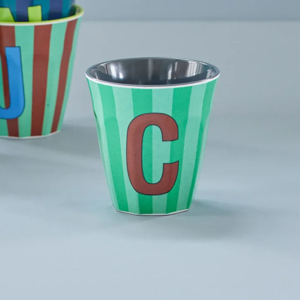 Melamine Letter beker C - Stripes - Medium - 250 m Bluish