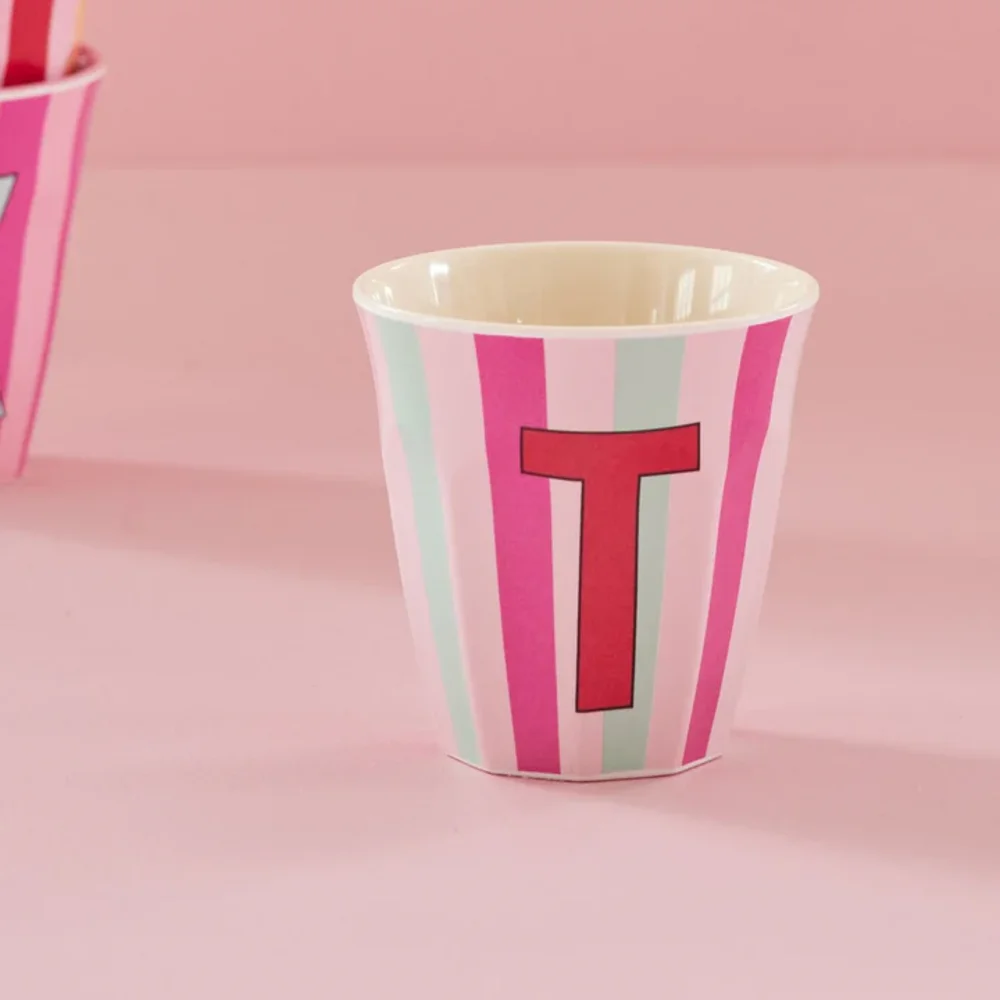 Melamine Letter beker T - Stripes - Medium - 250 m Pinkish