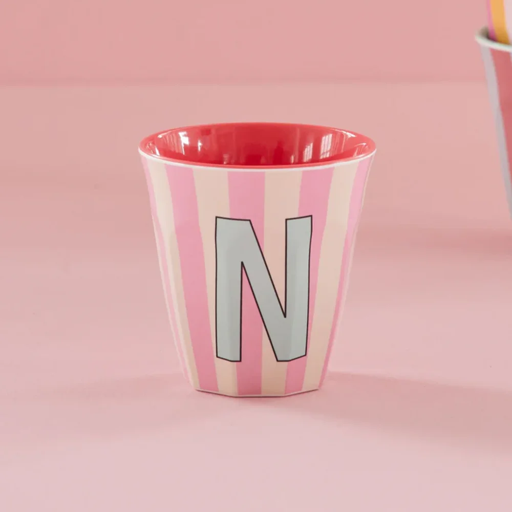 Melamine Letter beker N - Stripes - Medium - 250 m Pinkish