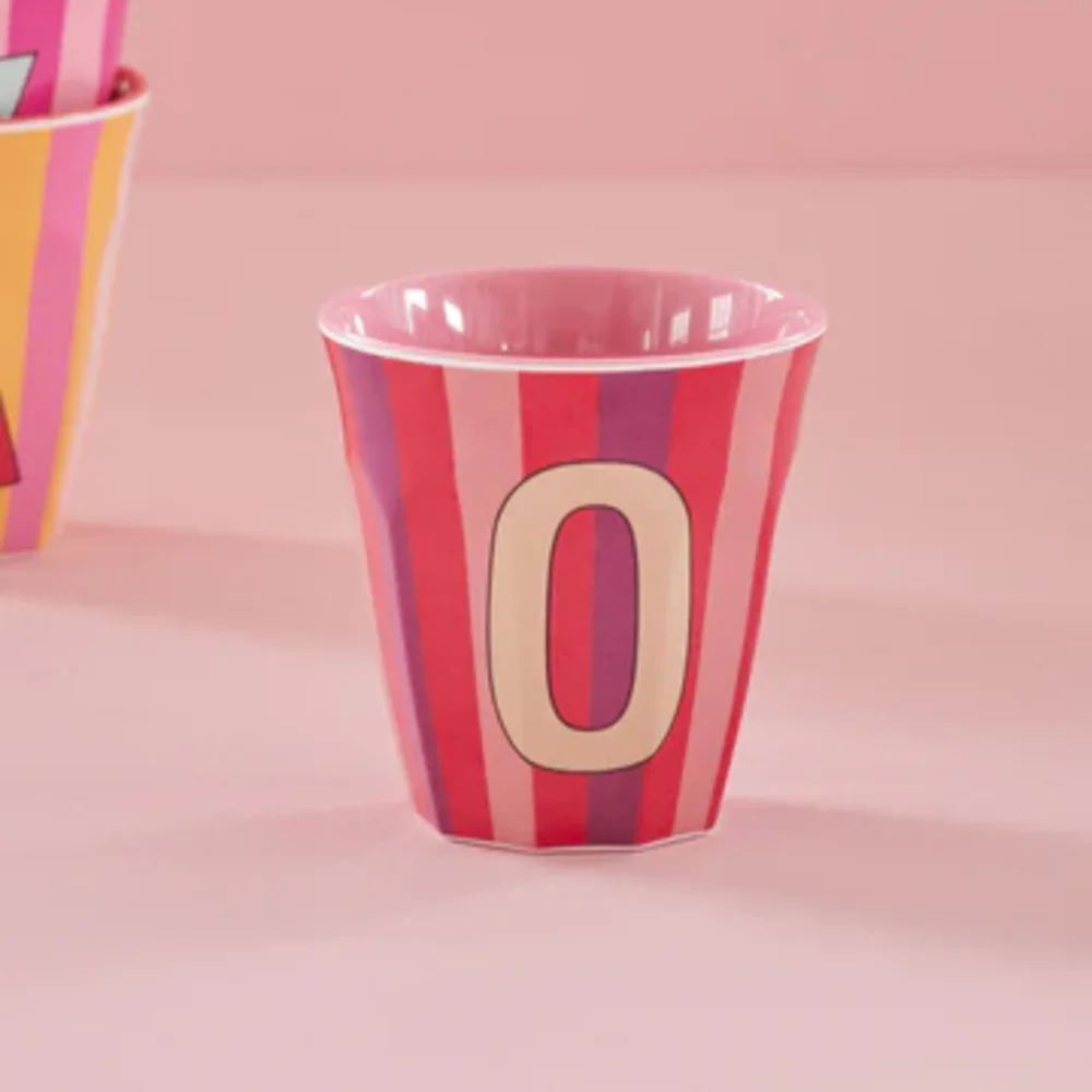Melamine Letter beker O - Stripes - Medium - 250 m Pinkish