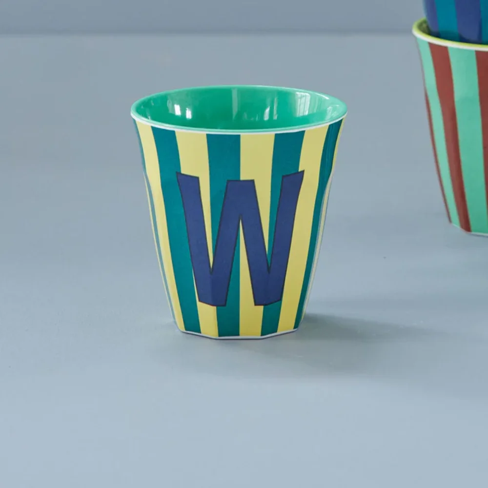 Melamine Letter beker W - Stripes - Medium - 250 m Bluish