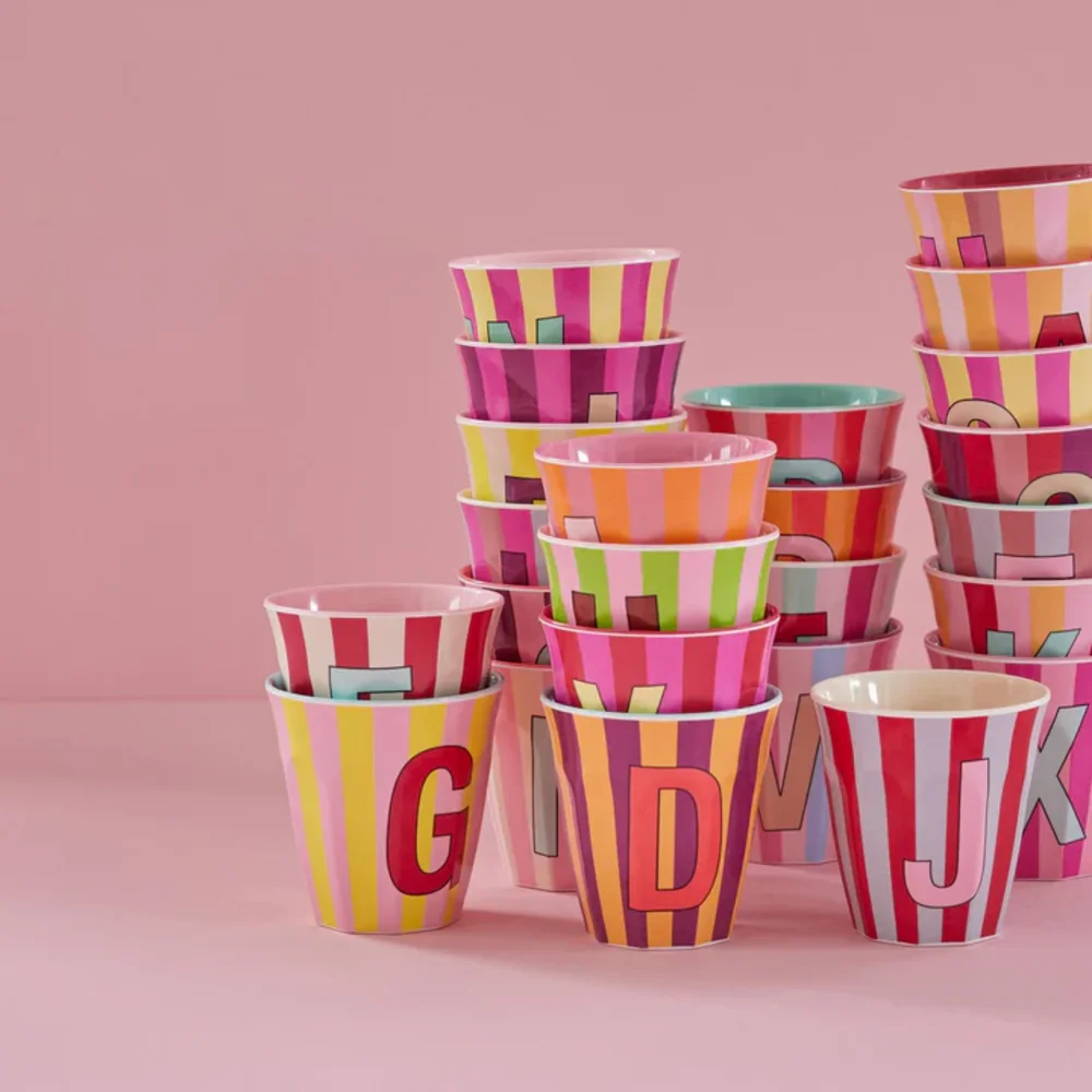 Melamine Letter beker T - Stripes - Medium - 250 m Pinkish