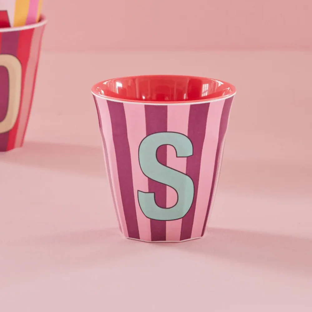 Melamine Letter beker S - Stripes - Medium - 250 m Pinkish