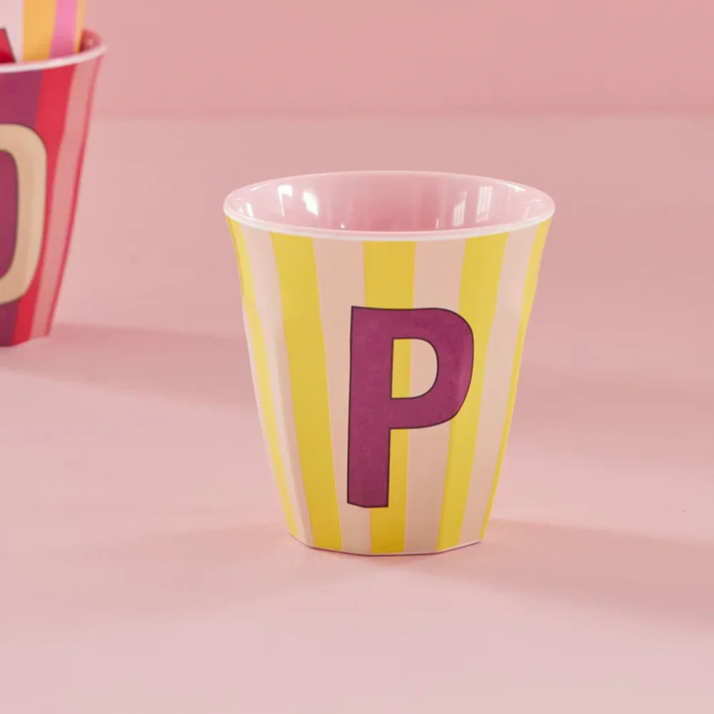 Melamine Letter beker P - Stripes - Medium - 250 m Pinkish