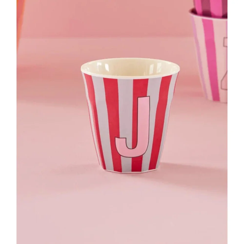 Melamine Letter beker J - Stripes - Medium - 250 m Pinkish