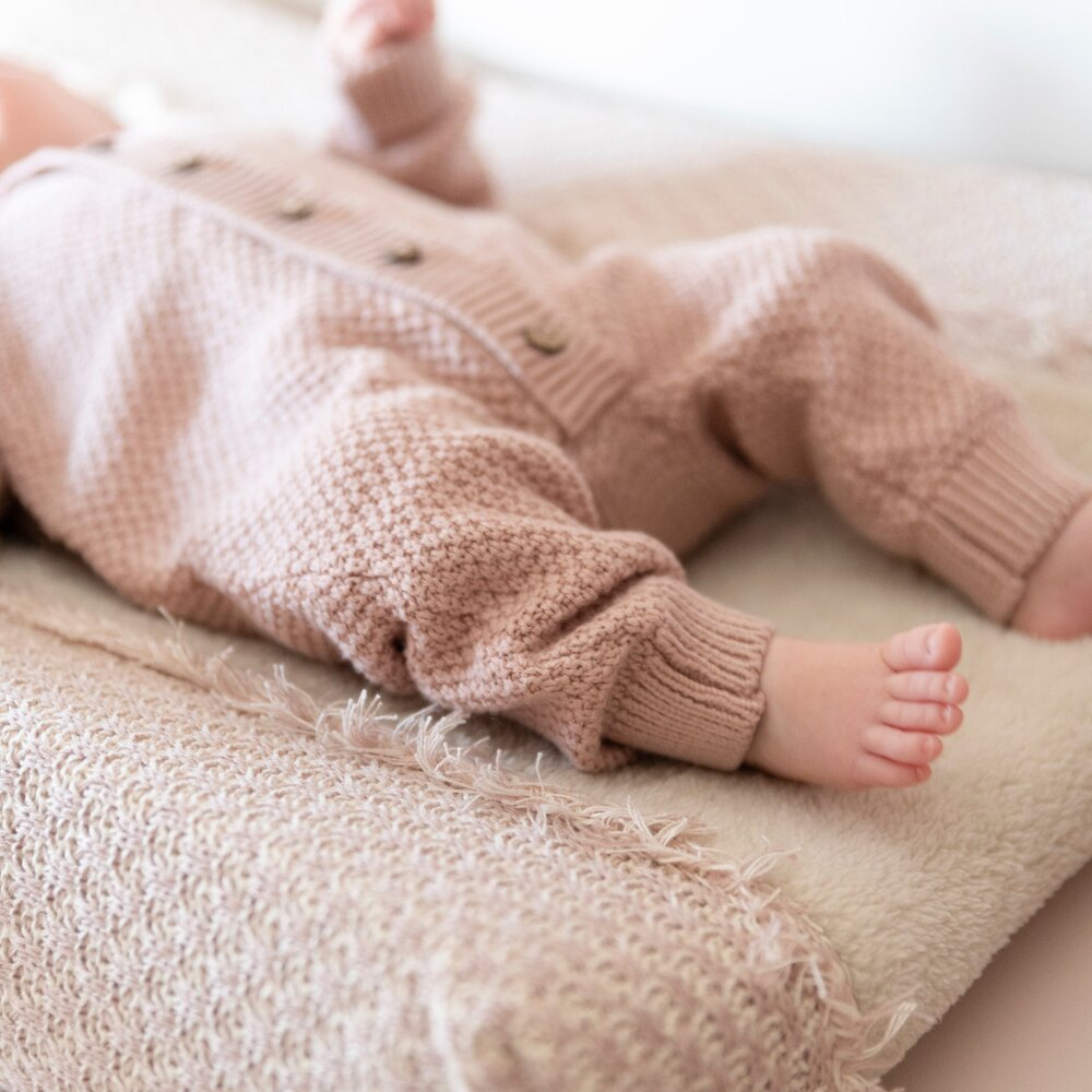 Aankleedkussenhoes Happiness - 45x70 roze/ecru Aankleedkussenhoes Happiness - 45x70 roze/ecru