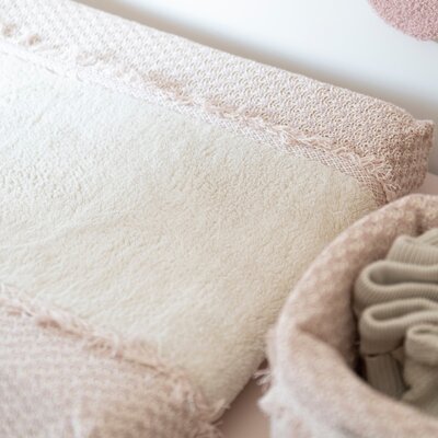 Aankleedkussenhoes Happiness - 45x70 roze/ecru Aankleedkussenhoes Happiness - 45x70 roze/ecru