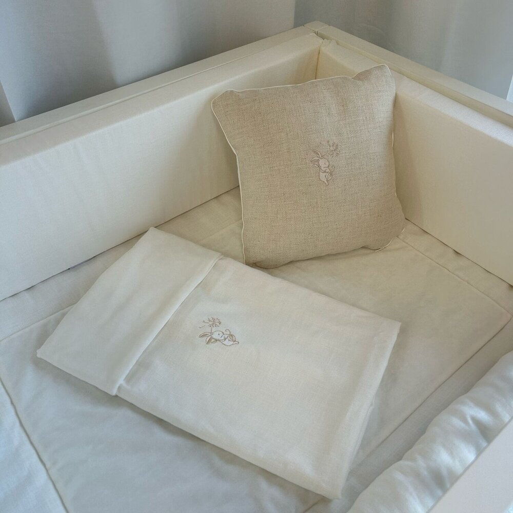 wiegdeken voorkant linnen beige rondom met paspel katoen ivoor achterkant teddy ivoor kortharig wiegdeken voorkant linnen beige rondom met paspel katoen ivoor achterkant teddy ivoor kortharig