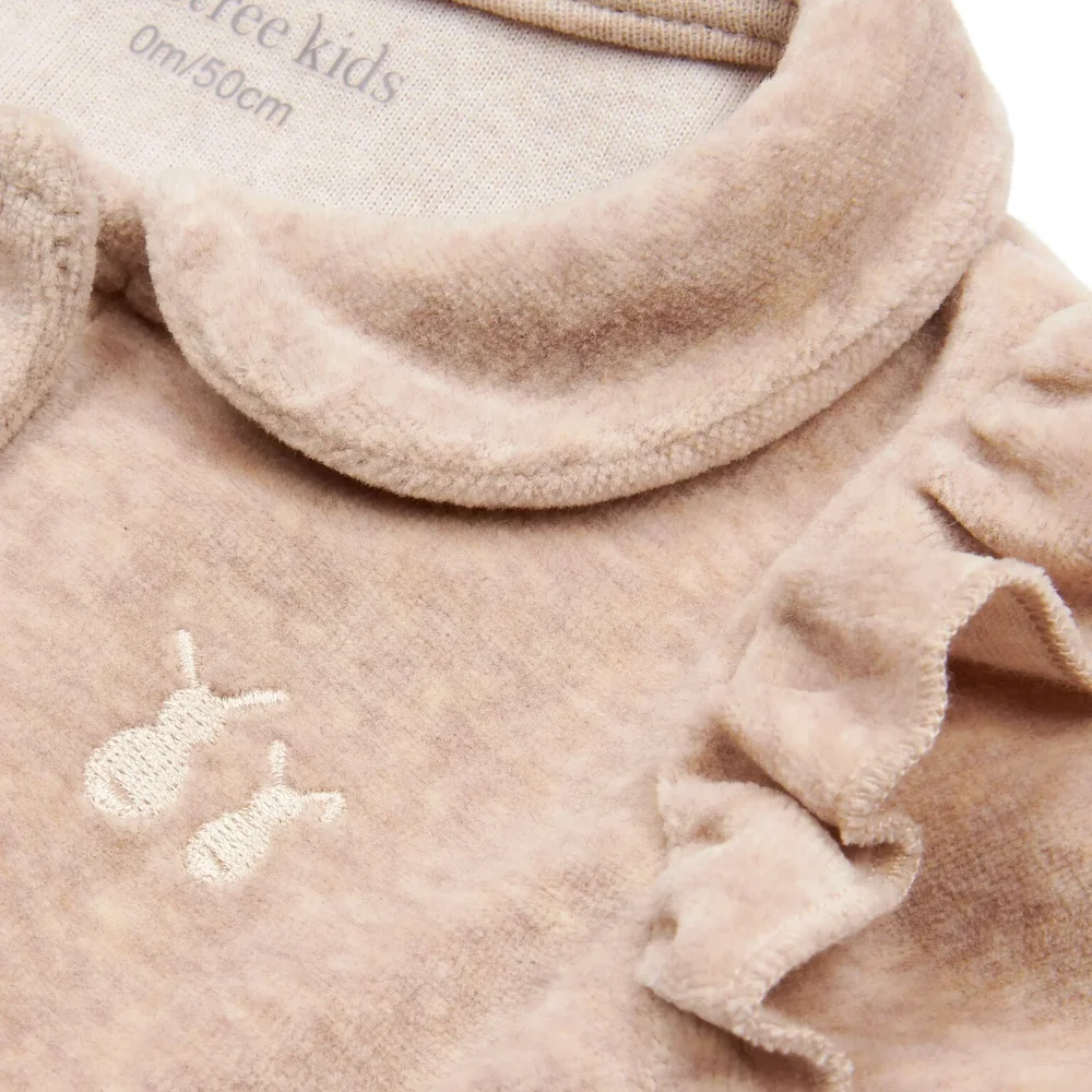 Babypakje Velours met Ruffles Camel