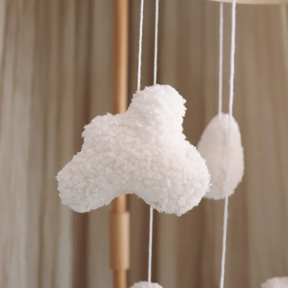 Bouclé wolken mobiel - handgemaakt