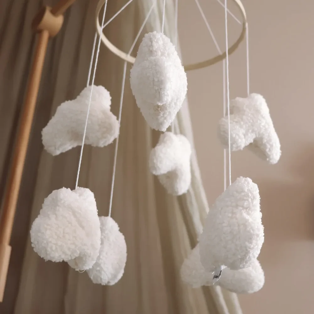Bouclé wolken mobiel - handgemaakt