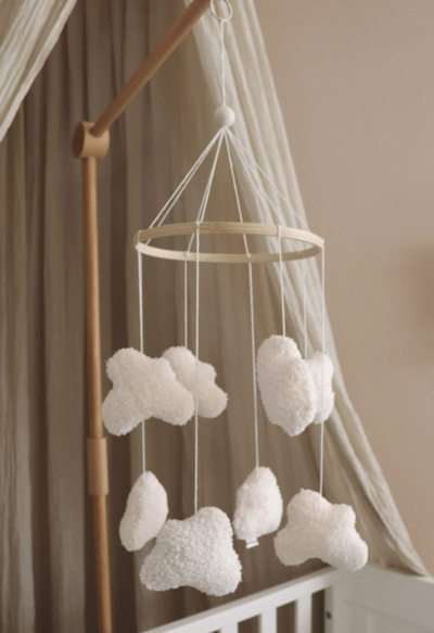 Bouclé wolken mobiel - handgemaakt