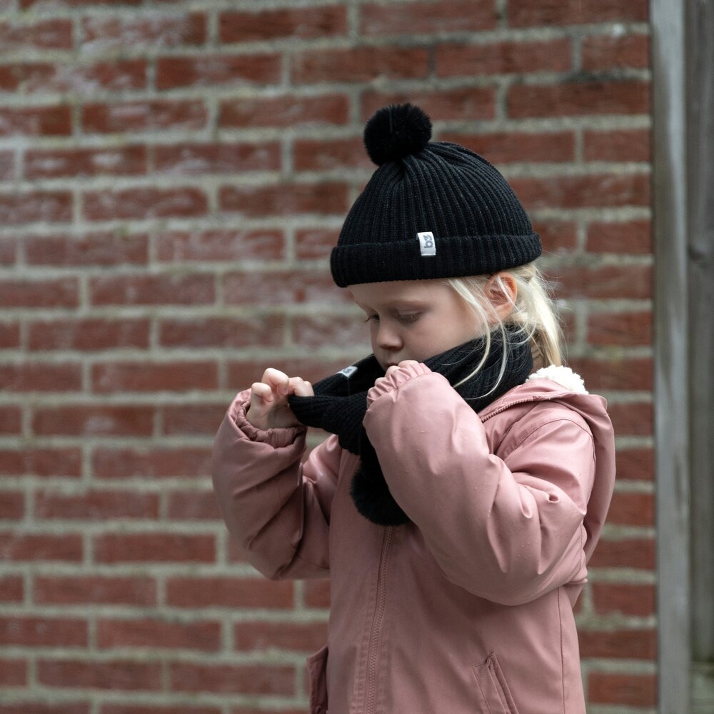 Sjaaltje met pompon Cool Zwart