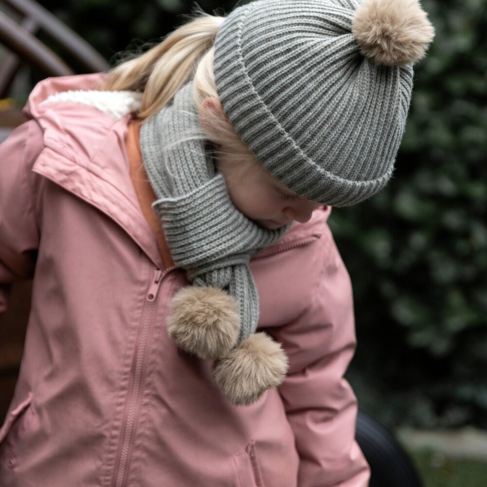 Mutsje met pompon Cool Urban Green