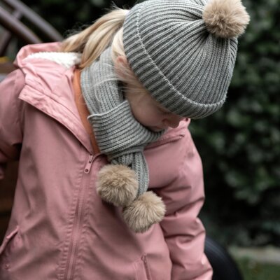 Mutsje met pompon Cool Urban Green