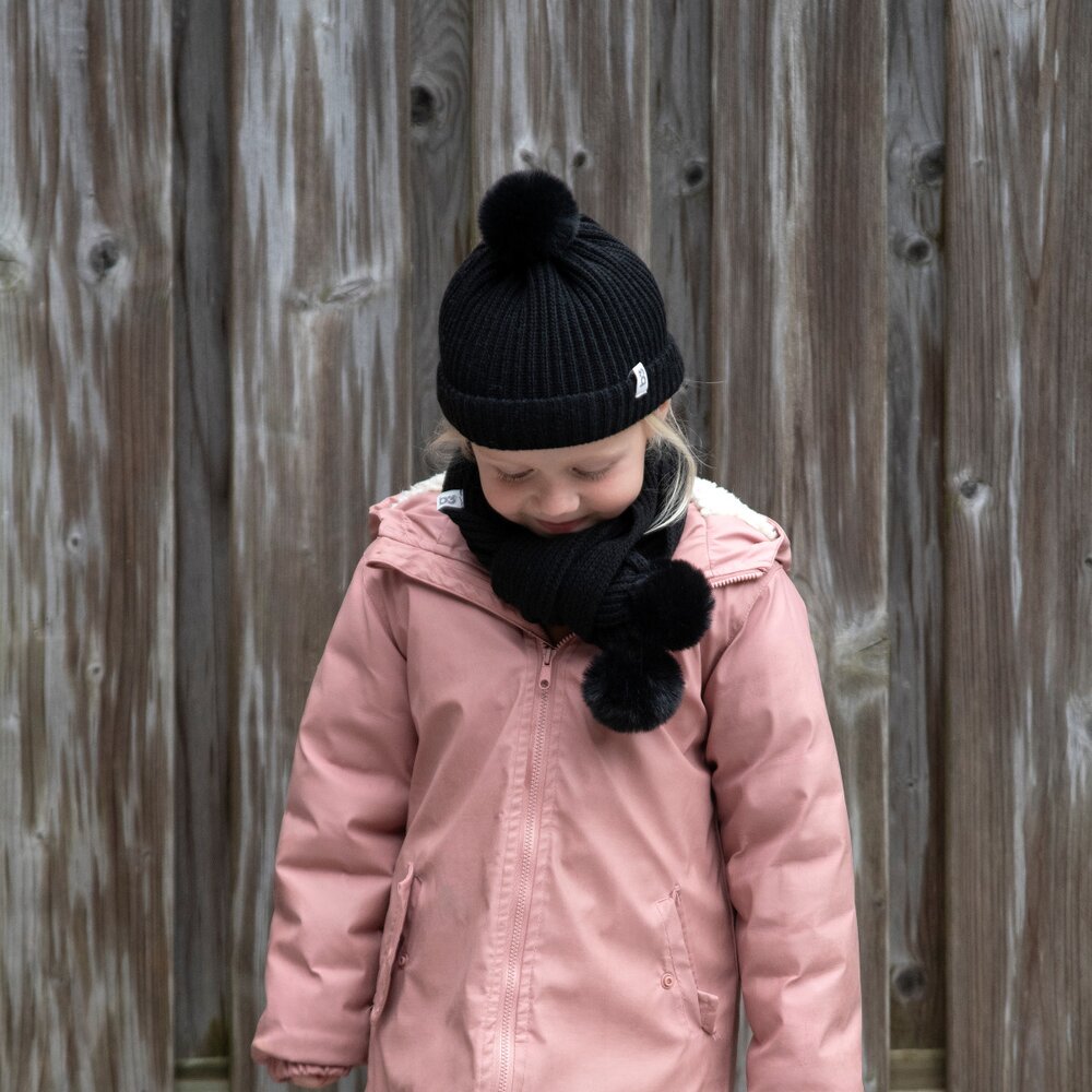 Sjaaltje met pompon Cool Zwart