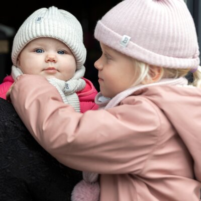Sjaaltje met pompon Cool Oud roze
