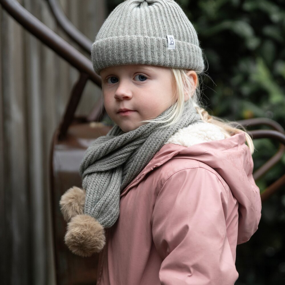 Mutsje met pompon Cool Urban Green