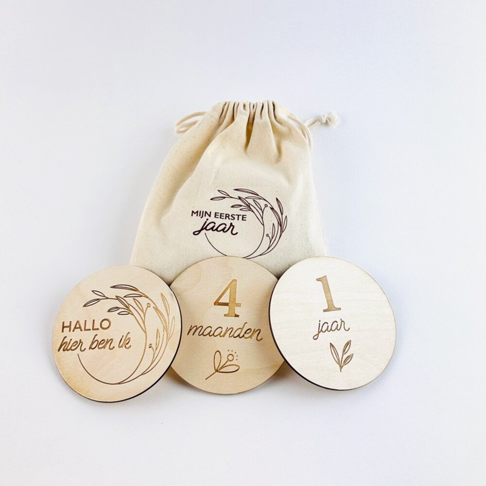 Houten mijlpaalkaarten met gravure Houten mijlpaalkaarten met gravure