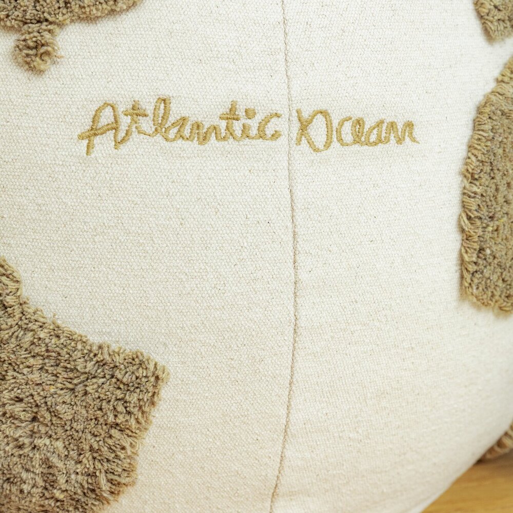 Poef World Map Rugcycled 45 x 50 cm Poef World Map Rugcycled 45 x 50 cm