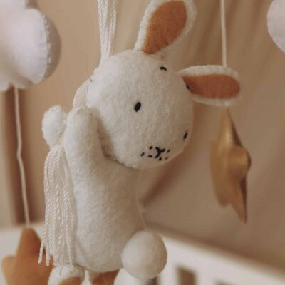 Baby konijn - mobiel - handgemaakt Baby konijn - mobiel - handgemaakt