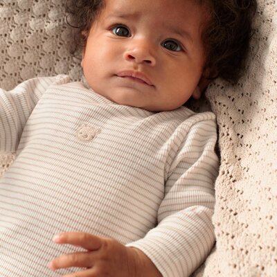 Longsleeve rib met streep - Honey Bear Zand