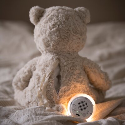 Bo de knuffelbeer met slaaptrainer Warm linen