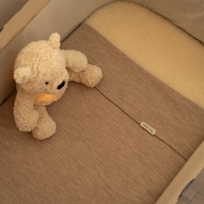 Bo de knuffelbeer met slaaptrainer Warm linen