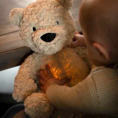 Bo de knuffelbeer met slaaptrainer Warm linen