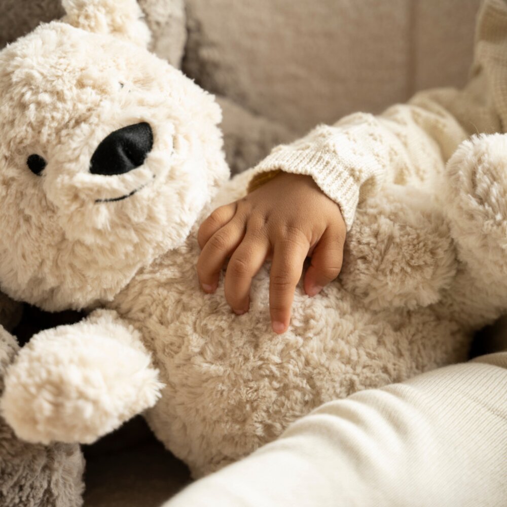 Bo de knuffelbeer met slaaptrainer Warm linen