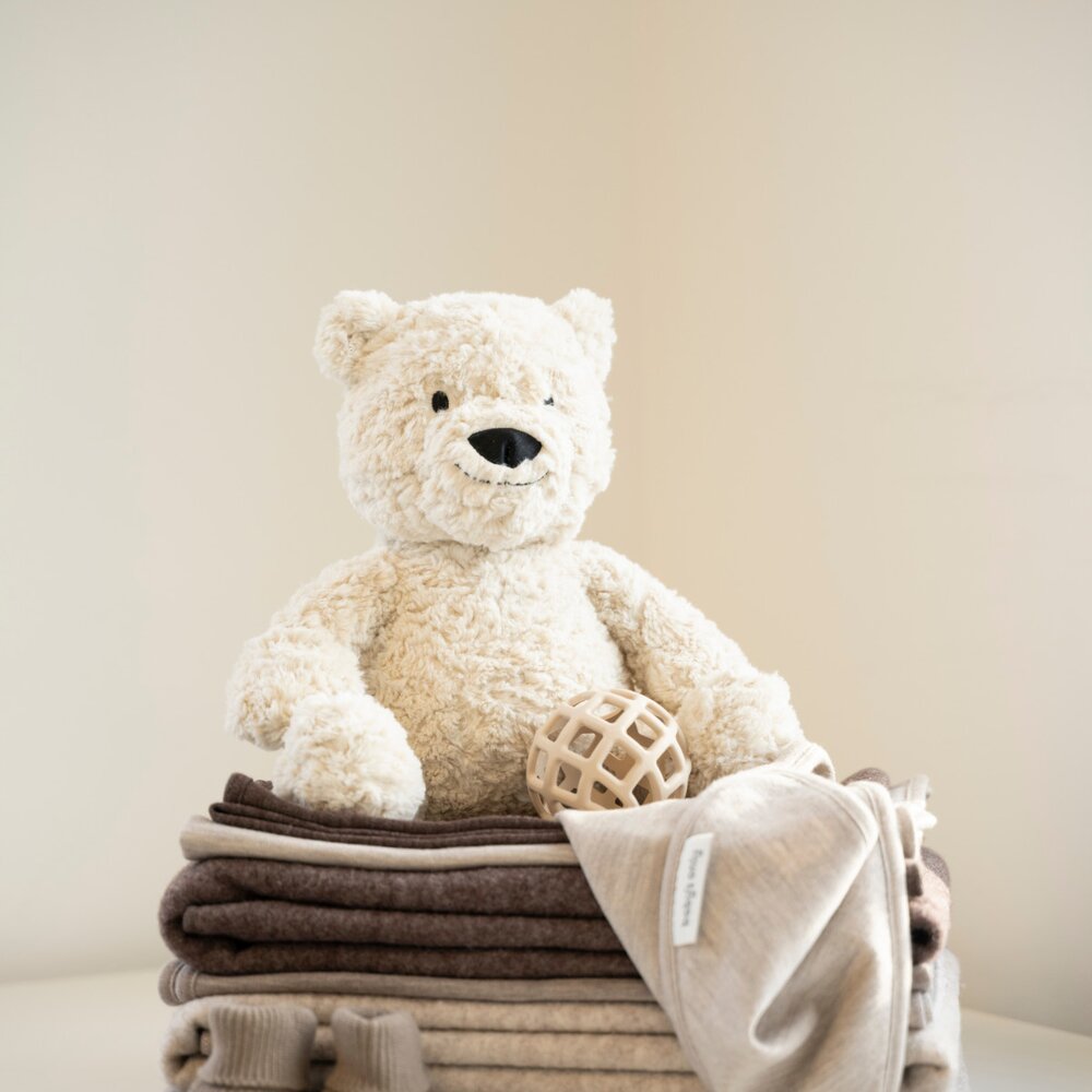 Bo de knuffelbeer met slaaptrainer Warm linen