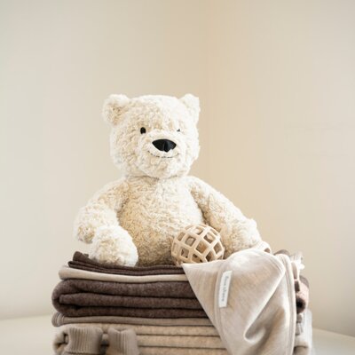 Bo de knuffelbeer met slaaptrainer Warm linen