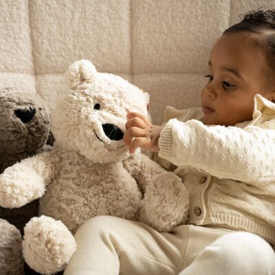 Bo de knuffelbeer met slaaptrainer Warm linen